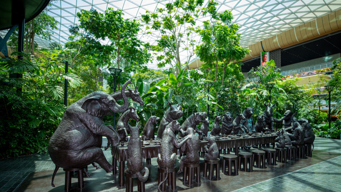 مطار حمد الدولي يدشن مجموعة منحوتات فنية دائمة تجسد الحياة البرية  